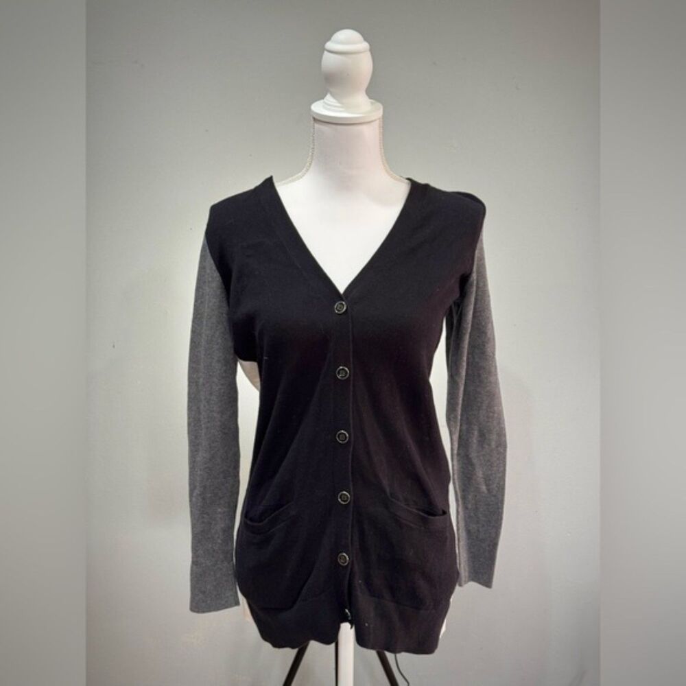 SALE! Neutral Tricolor Crown & Ivy V-Neck Cardigan Size S EUC